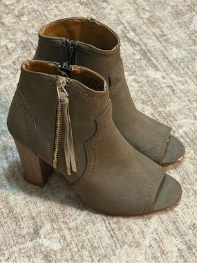 XOXO open toe ankle booties size 7.5✨